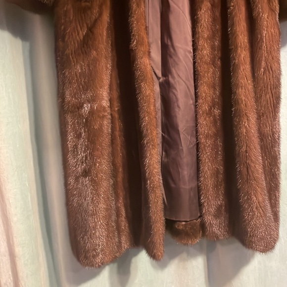 Full large fur mink coat perfect condition length 52” - Picture 7 of 7
